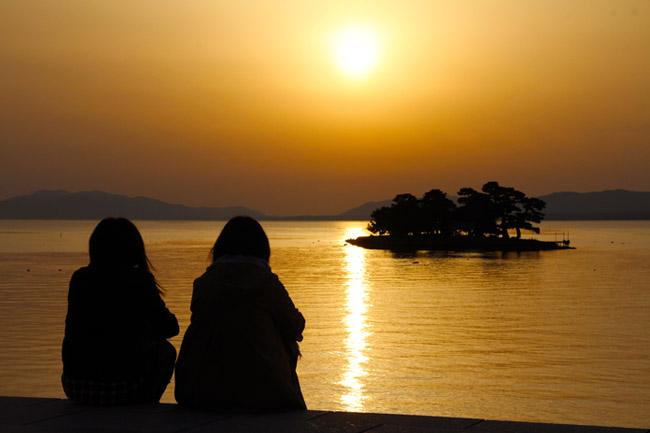 Sunset over Lake Shinji with Yomegashima islet